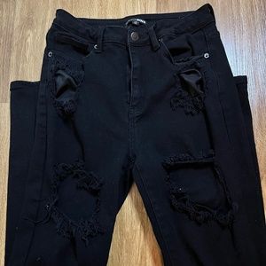 FASHION NOVA BLACK DISTRESSED JEANS